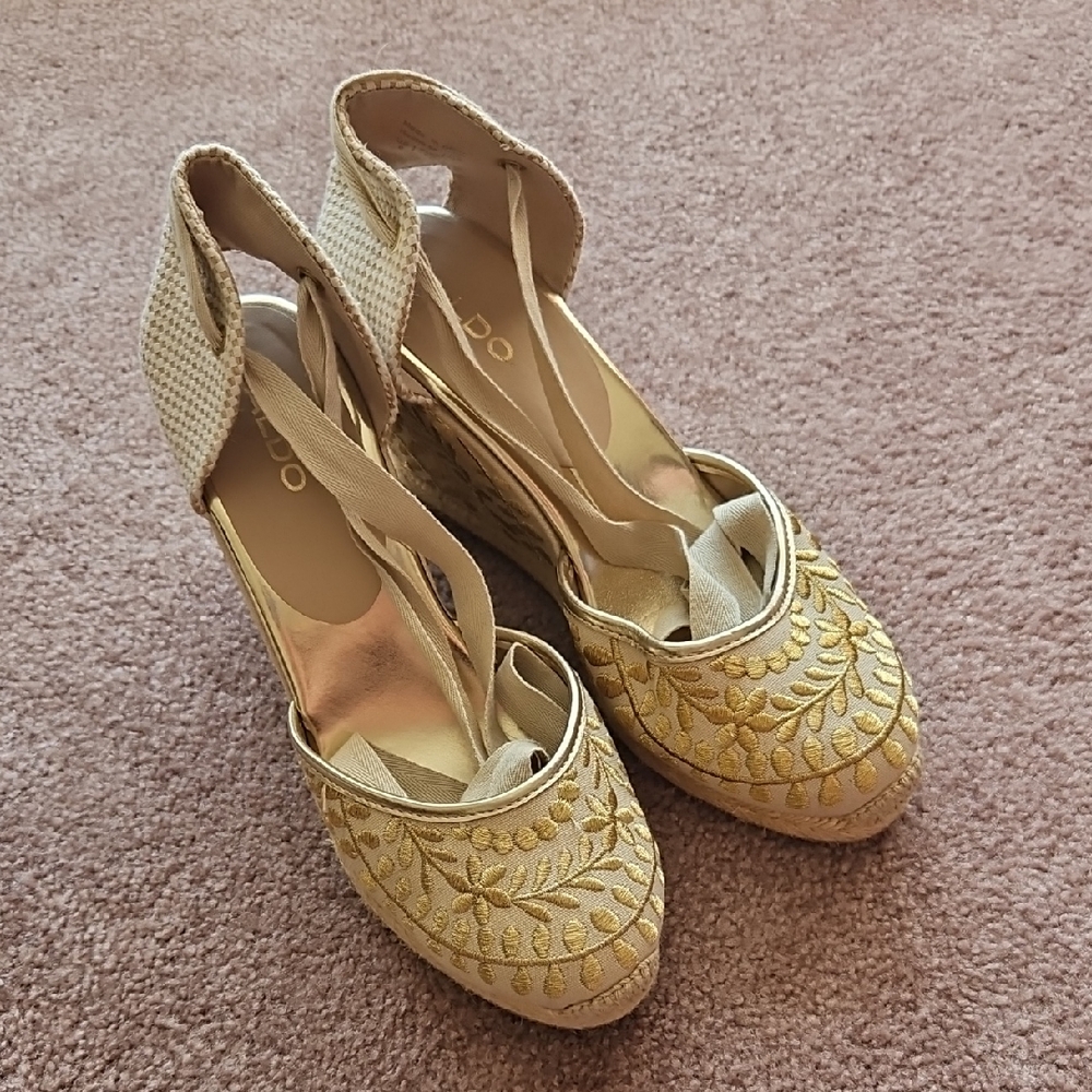 Aldo Gold Wedge Shoes with Elegant Design